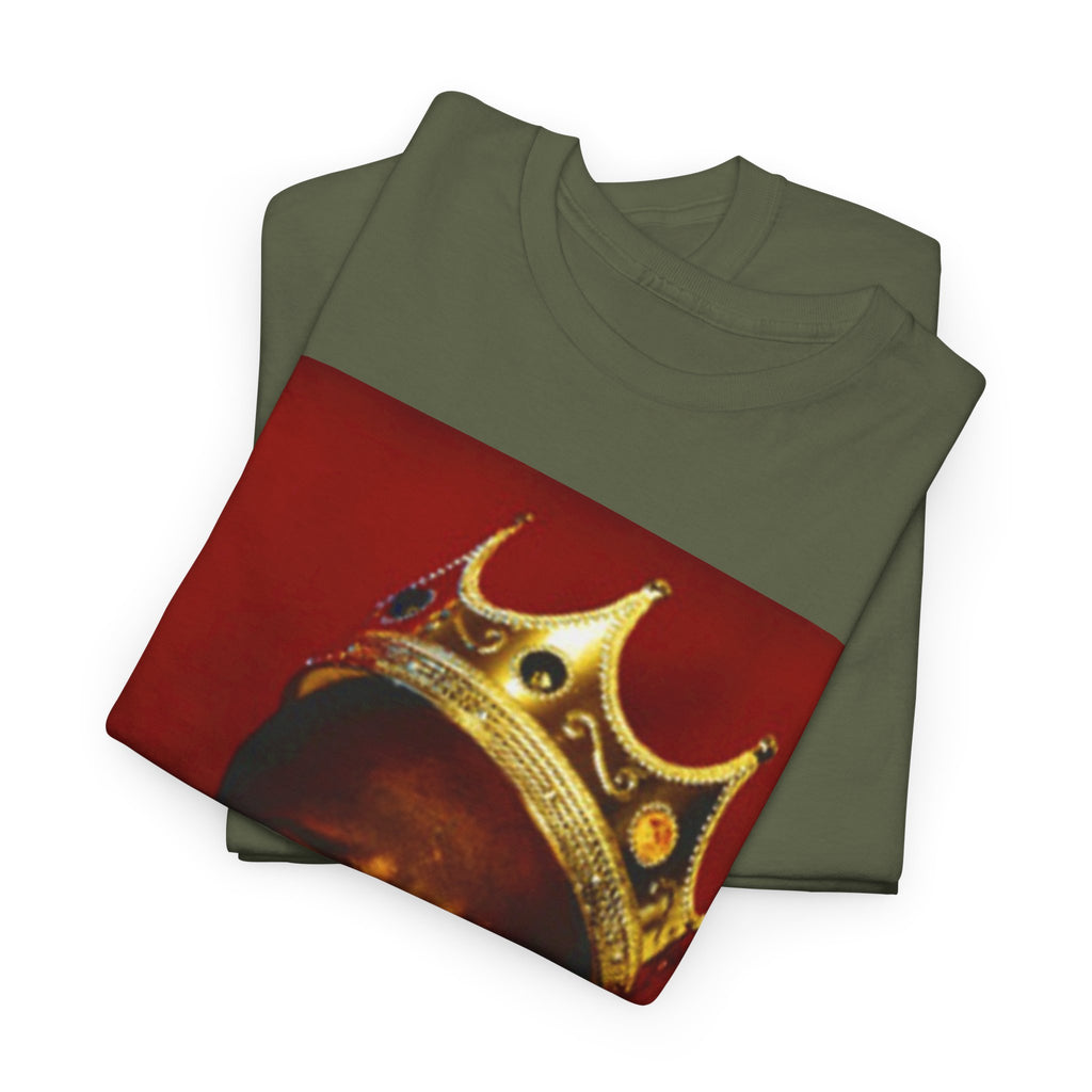 Vintage Crown Portrait Tee — Retro Hip-Hop Photo Graphic T-Shirt